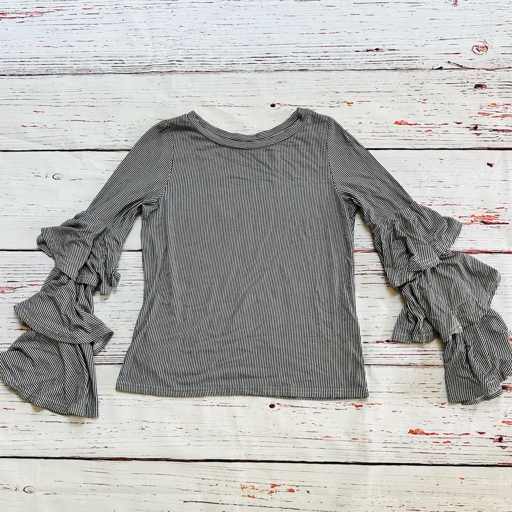 Women’s Striped Ruffle Sleeve Top! Size S